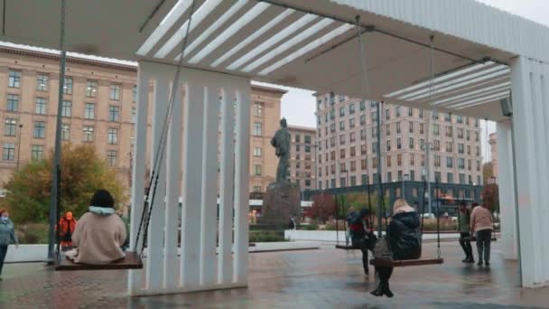 Triumffyrkantiga Moskva Monument Till Mayakovsky Och Swing Ryssland Moskva 14Okt2021 — Stockvideo