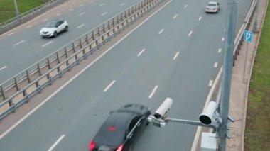 Radar hız limitini yakalıyor. Güzel fotoğraf çekiyoruz. Polis hukuku kavramı.