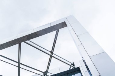 Modern Mimari Yüksek Teknoloji Ayna Sütunları Peyzaj Geometri Çizgileri. Konsept Tasarım 