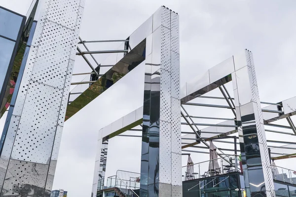 Arquitetura Moderna Colunas Espelho Alta Tecnologia Projeto Geometria Paisagem Lines — Fotografia de Stock