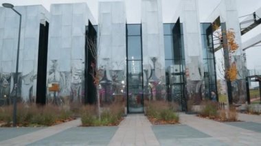 Modern Mimari Yüksek Teknoloji Ayna Sütunları Peyzaj Geometri Çizgileri. Konsept Tasarım