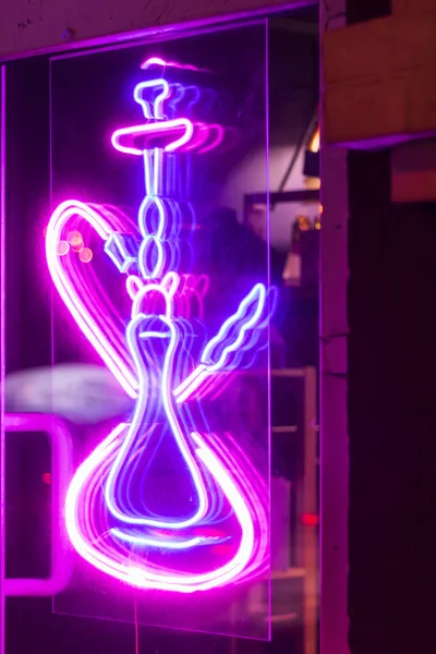 Neon Hookah Shisha Sign Light Advertisment Showcase Entrance Concept Bar — 图库照片