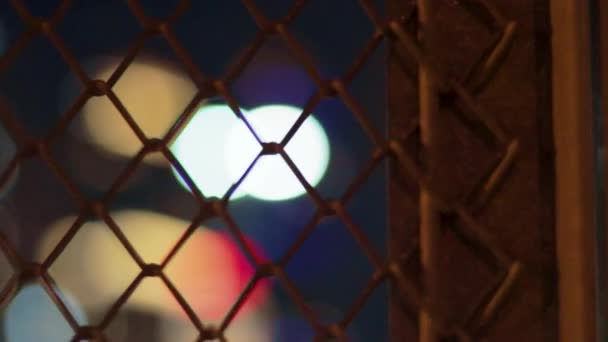 Noční město mrakodrapy rozmazané bokeh mřížka pozadí městské nálady — Stock video