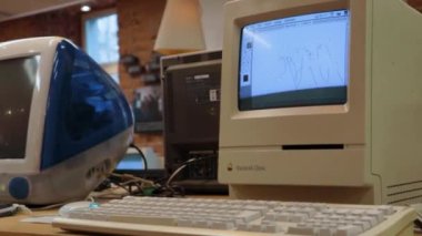 Macintosh Classic PC elmanın ilk bilgisayarı. Rusya, Moskova, 19okt2021.