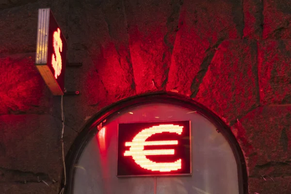 Cambio Divisas Dólar Euro Signo Neón Calle Publicidad Dinero — Foto de Stock