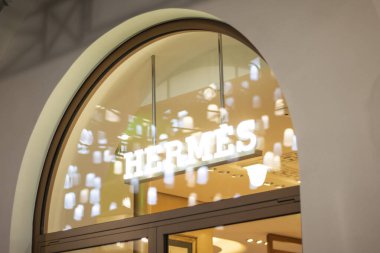 hermes brand logo sign showcase boutique fashion luxury trade shopping.Russia,Moscow, 18okt2021.