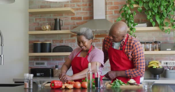 Felice Coppia Anziani Afroamericani Che Cucinano Insieme Cucina Stile Vita — Video Stock