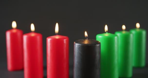 Composizione Candele Halloween Verde Nero Rosso Acceso Sfondo Nero Tradizione — Video Stock