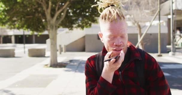 Happy Albino African American Man Dreadlocks Park Talking Smartphone Digital — Stok Video