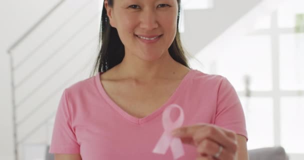 셔츠를 집에서 리본을 동양인 유방암 — 비디오