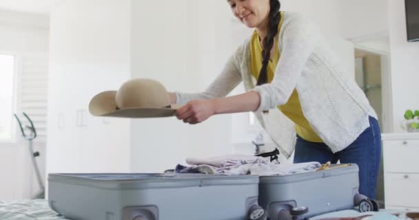 Mujer Asiática Feliz Preparando Ropa Maleta Para Viajar Preparación Viajes — Vídeos de Stock