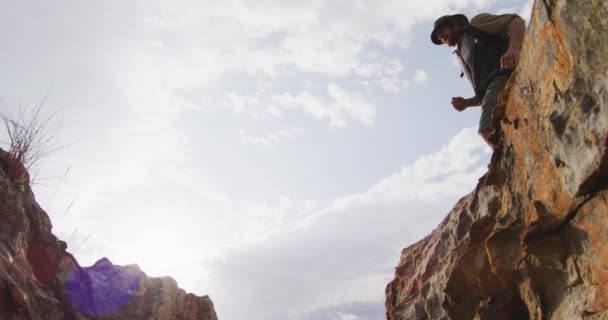 Bearded Caucasian Male Survivalist Backpack Jumping Rocky Mountain Ravine Wilderness — Stock Video