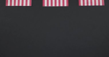 Gri arka planda Amerika Birleşik Devletleri 'nin üç bayrağının videosu. Amerikan vatanseverliği, gelenek ve bağımsızlık kavramı.