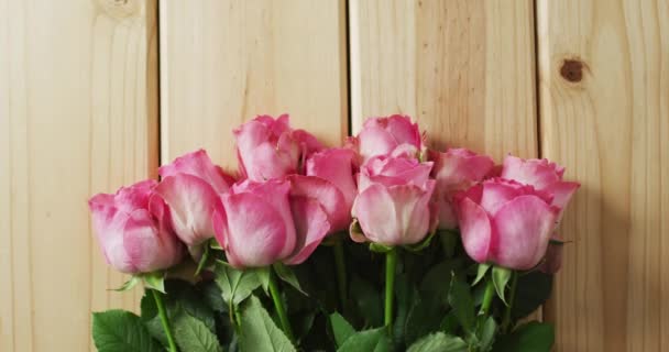 Buquê Rosas Rosa Fundo Madeira Dia Dos Namorados Dia Dos — Vídeo de Stock