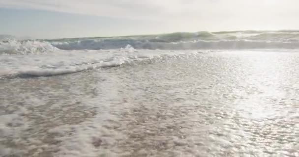 Przylądek Plaża Falujące Morze Zachodzie Słońca Natura Otwarta Przestrzeń Wakacje — Wideo stockowe