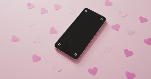Смартфоны Бумажные Сердечки Белом Фоне День Святого Валентина День Святого — стоковое видео