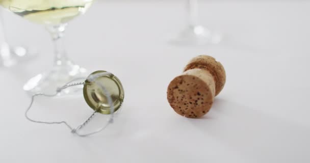 Champagne Glas Vit Bakgrund Nyårsafton Nyår Nyårsfest Festligheter Och Festligheter — Stockvideo