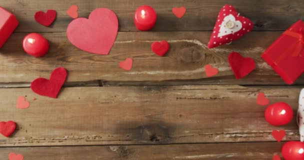 Papierherzen Und Kerzen Auf Holzgrund Valentinstag Valentinstag Liebe Und Festkonzept — Stockvideo