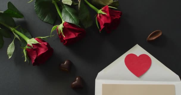 Coeur Papier Sur Enveloppe Roses Avec Verres Champagne Sur Fond — Video