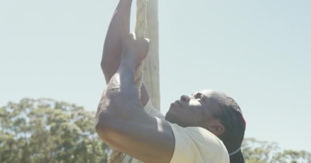 Afrika Kökenli Ölü Kilitleri Olan Güneşte Engelli Bir Yolda Ipe — Stok video