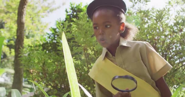 Animation African American Girl Scout Costume Using Magnifier Garden Scouting — Vídeo de stock