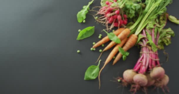 Vídeo Legumes Frescos Com Espaço Cópia Sobre Fundo Cinza Alimentos — Vídeo de Stock