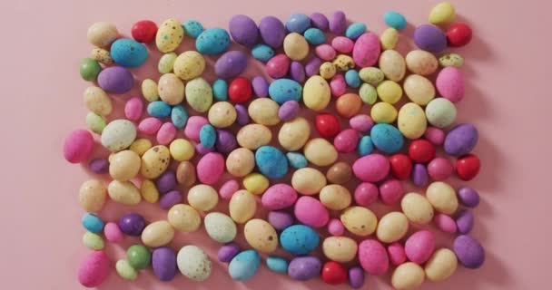 Video Van Versierde Kleurrijke Paaseieren Een Roze Oppervlak Seizoensgebonden Pasen — Stockvideo