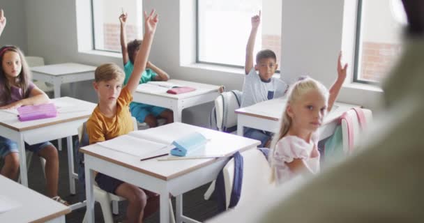 Video Diverse Pupils Raising Hands Lesson Classroom Primary School Education — Stockvideo