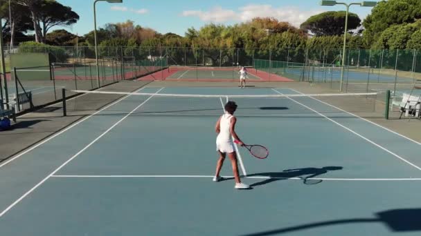 Відео Зверху Різноманітних Тенісисток Корті Під Час Матчу Професійний Спорт — стокове відео