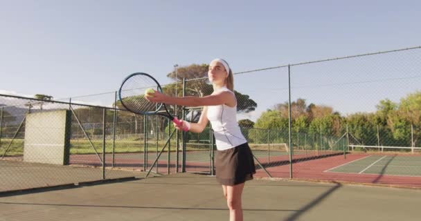 Video Happy Caucasian Female Tennis Player Holding Racket Serving Professional — Αρχείο Βίντεο