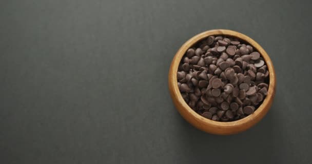 Video Overhead View Wooden Bowl Chocolate Chip Grey Background Fusion — Stock video