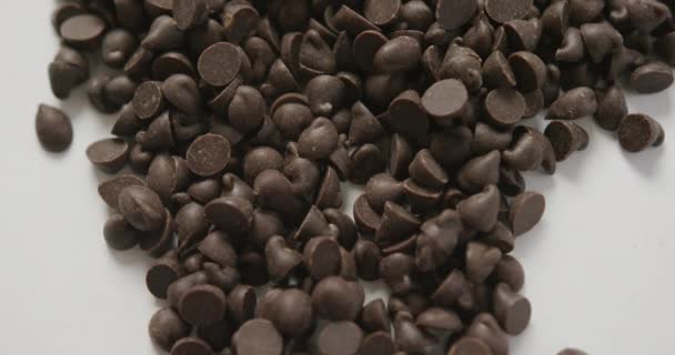 Video Close Multiple Chocolate Chip White Background Fusion Food Chocolate — Vídeo de Stock