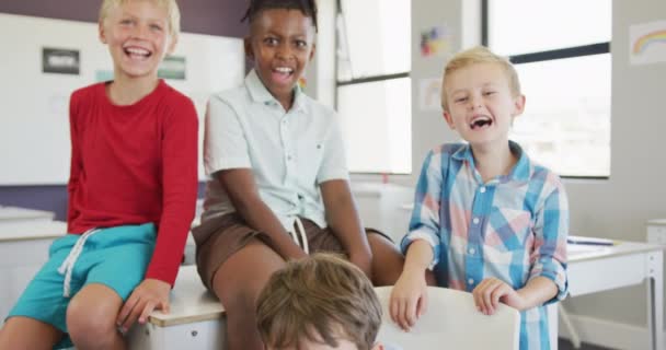 Video Van Diverse Jongens Zittend Aan Schoolbanken Lachend Basisonderwijs Kennis — Stockvideo