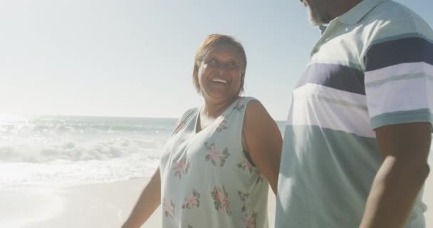 Smiling Senior African American Couple Embracing Walking Sunny Beach Healthy — Stock Video