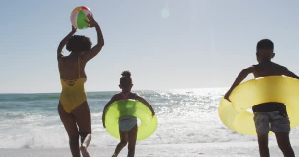 African American Family Inflatables Running Water Sunny Beach Healthy Active — Vídeo de Stock