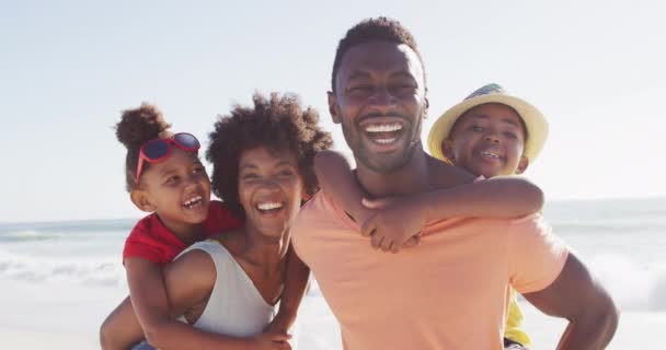 Portrait Smiling African American Family Embracing Sunny Beach Healthy Active — Vídeo de stock