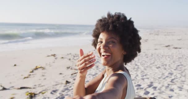 Portrait Smiling African American Woman Holding Hand Sunny Beach Healthy — Stock video