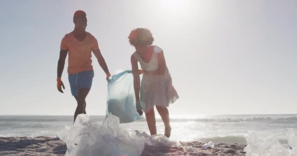 African American Couple Segregating Waste Gloves Sunny Beach Healthy Active — Vídeo de Stock