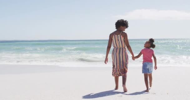 Smiling African American Mother Daughter Walking Sunny Beach Healthy Active — Stockvideo