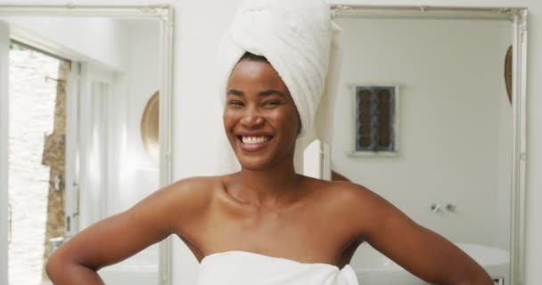 Video Happy African American Woman Robe Smiling Camera Beauty Treatment — 비디오