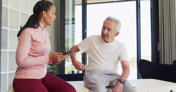 Video Biracial Female Physiotherapist Examining Caucasian Senior Man Seniors Health — Stock video