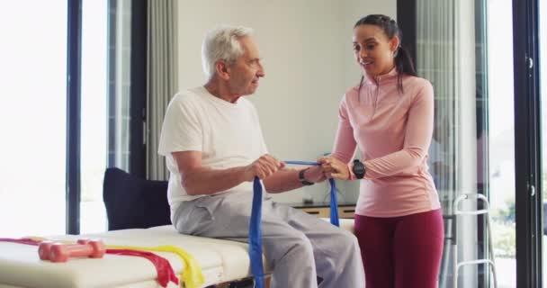 Video Happy Biracial Female Physiotherapist Exercising Caucasian Senior Man Seniors — Vídeo de Stock