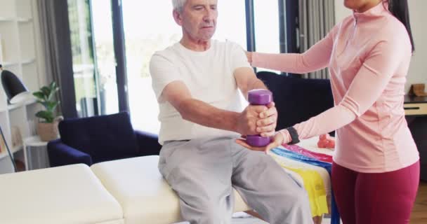 Video Happy Biracial Female Physiotherapist Exercising Caucasian Senior Man Seniors — Stock video