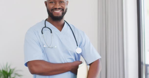 Video Happy African American Male Doctor Looking Camera Health Medicine — Vídeos de Stock