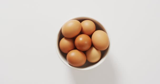 Close Bowl Brown Eggs Copy Space White Surface Organic Food — Αρχείο Βίντεο