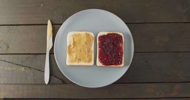 Крупним Планом Вид Арахісового Масла Желе Бутерброди Тарілці Маслом Ножем — стокове відео