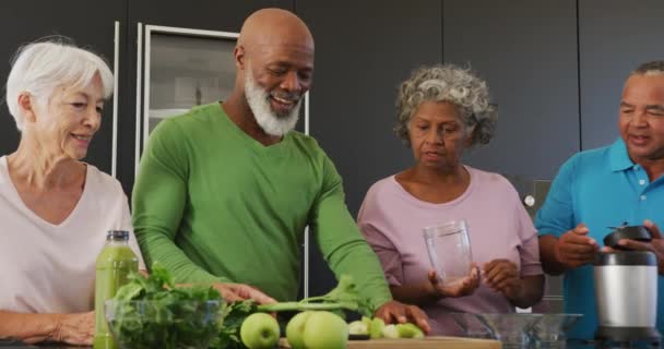 Felice Anziani Diverse Persone Che Cucinano Cucina Casa Riposo Pensione — Video Stock