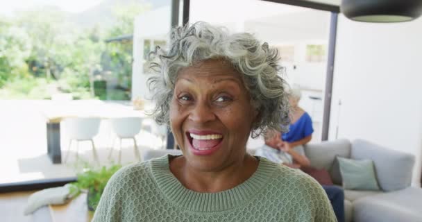 Portrait Happy Senior African American Woman Other Seniors Retirement Home — Vídeos de Stock