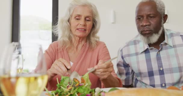 Gelukkige Senior Diverse Mensen Die Dineren Bejaardentehuis Gezond Actief Pensioen — Stockvideo