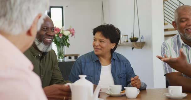 Gelukkige Senior Diverse Mensen Drinken Thee Bejaardentehuis Gezond Actief Pensioen — Stockvideo